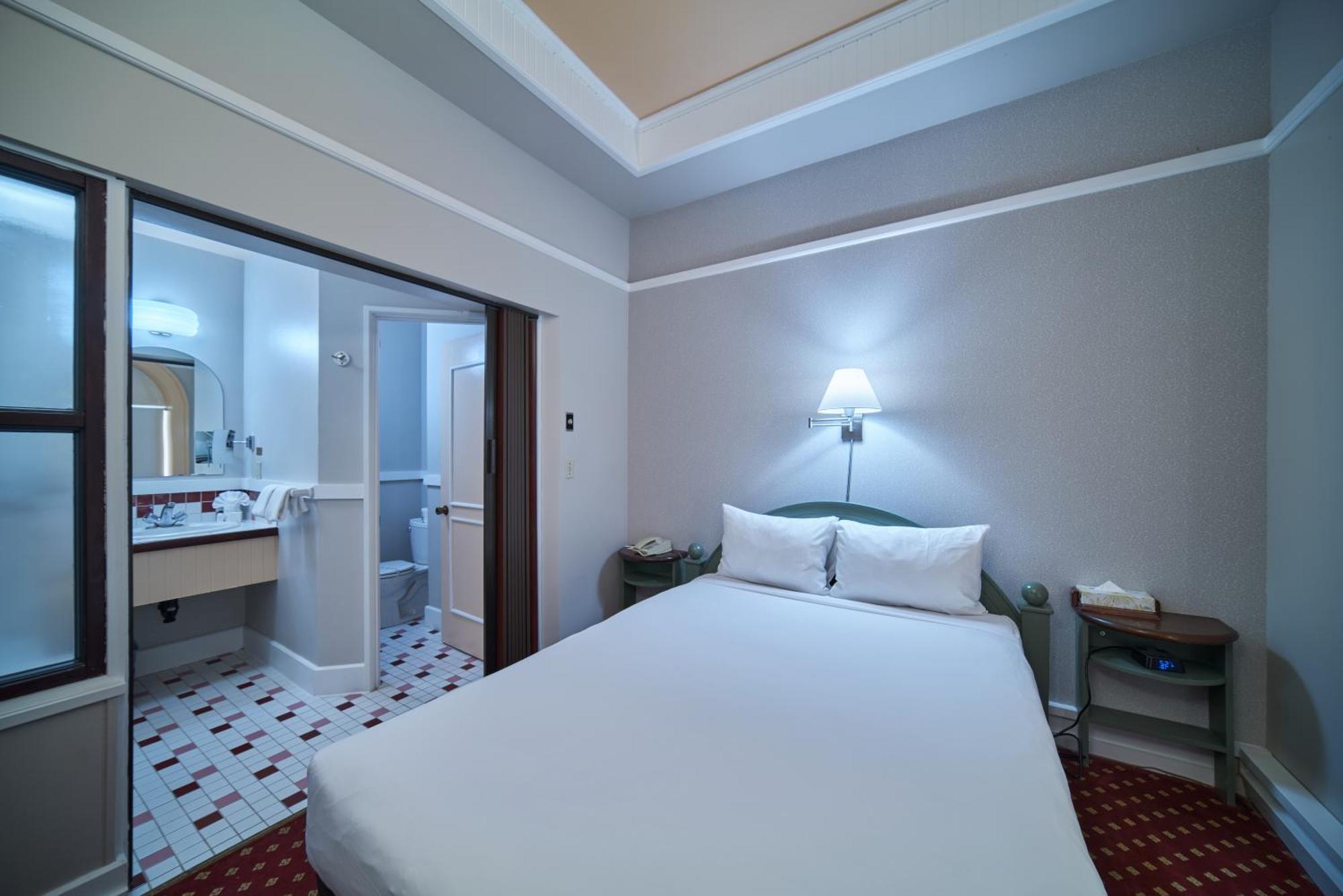 The Bedford Regency Hotel Вікторія Екстер'єр фото