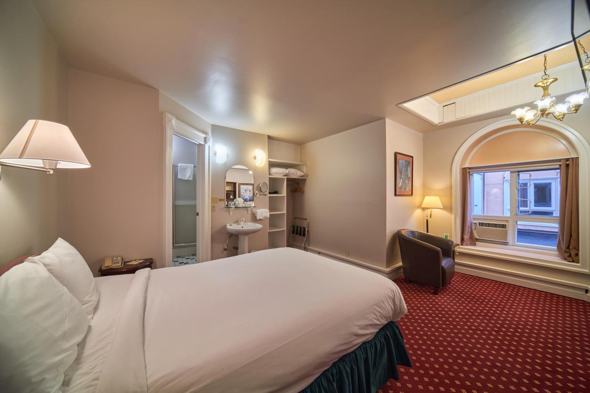 The Bedford Regency Hotel Вікторія Екстер'єр фото