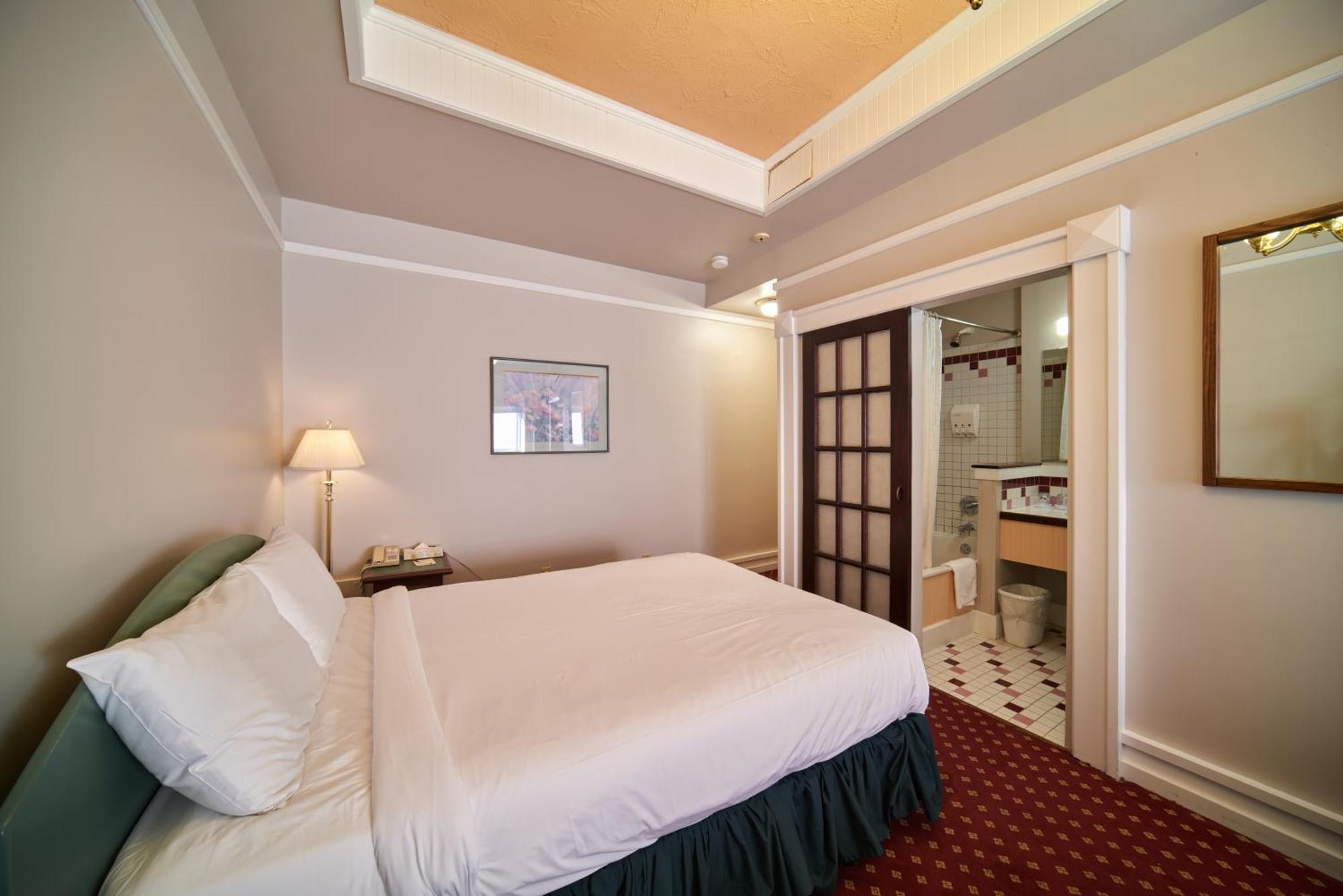 The Bedford Regency Hotel Вікторія Екстер'єр фото
